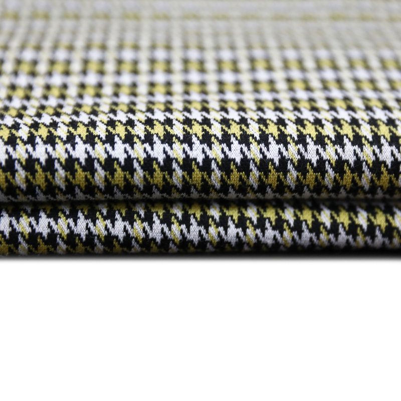 How does the color difference of flame retardant fabrics occur?
