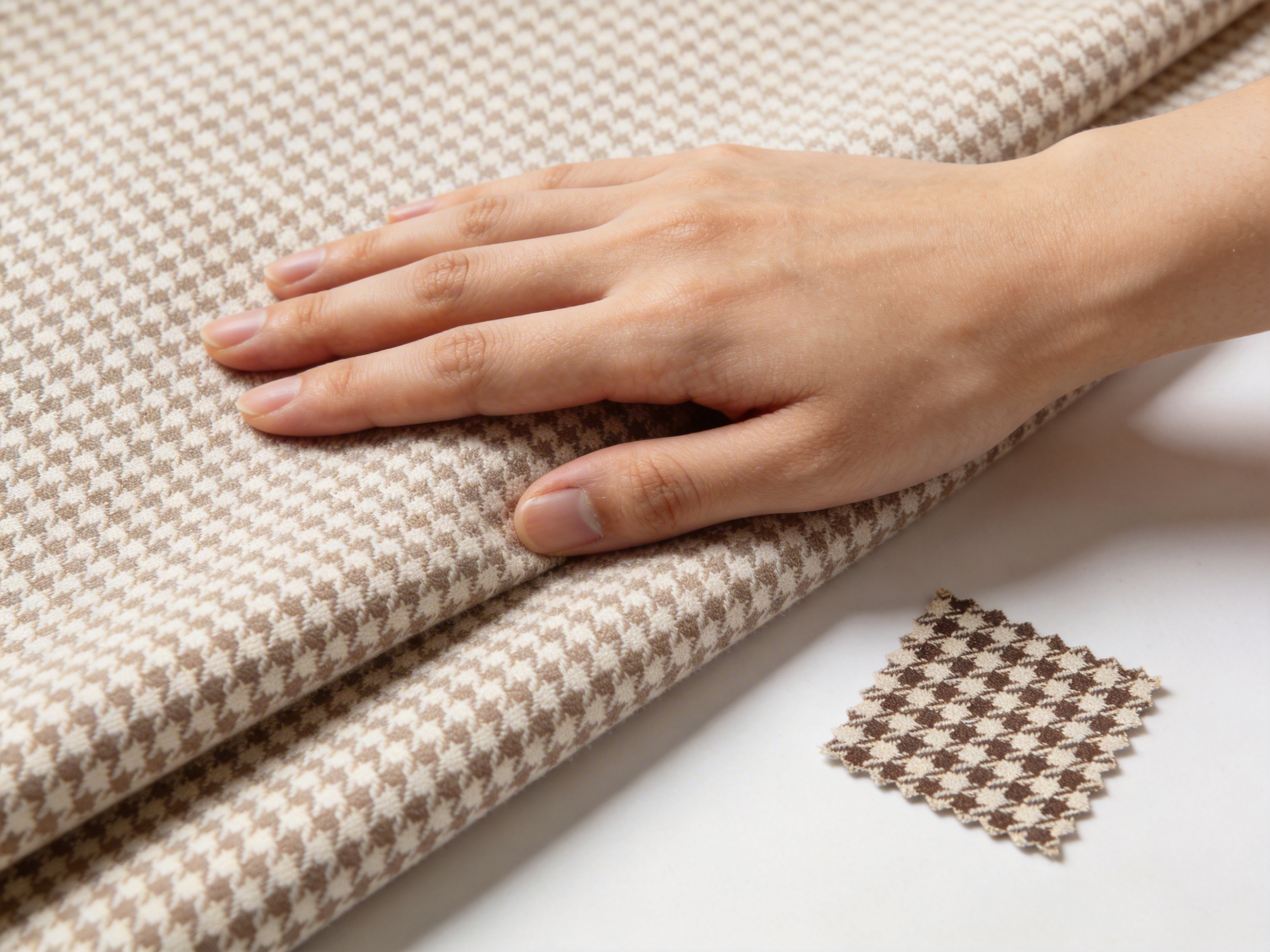 Jacquard Houndstooth Fabric: A Versatile Textile Revolution for Apparel and Upholstery