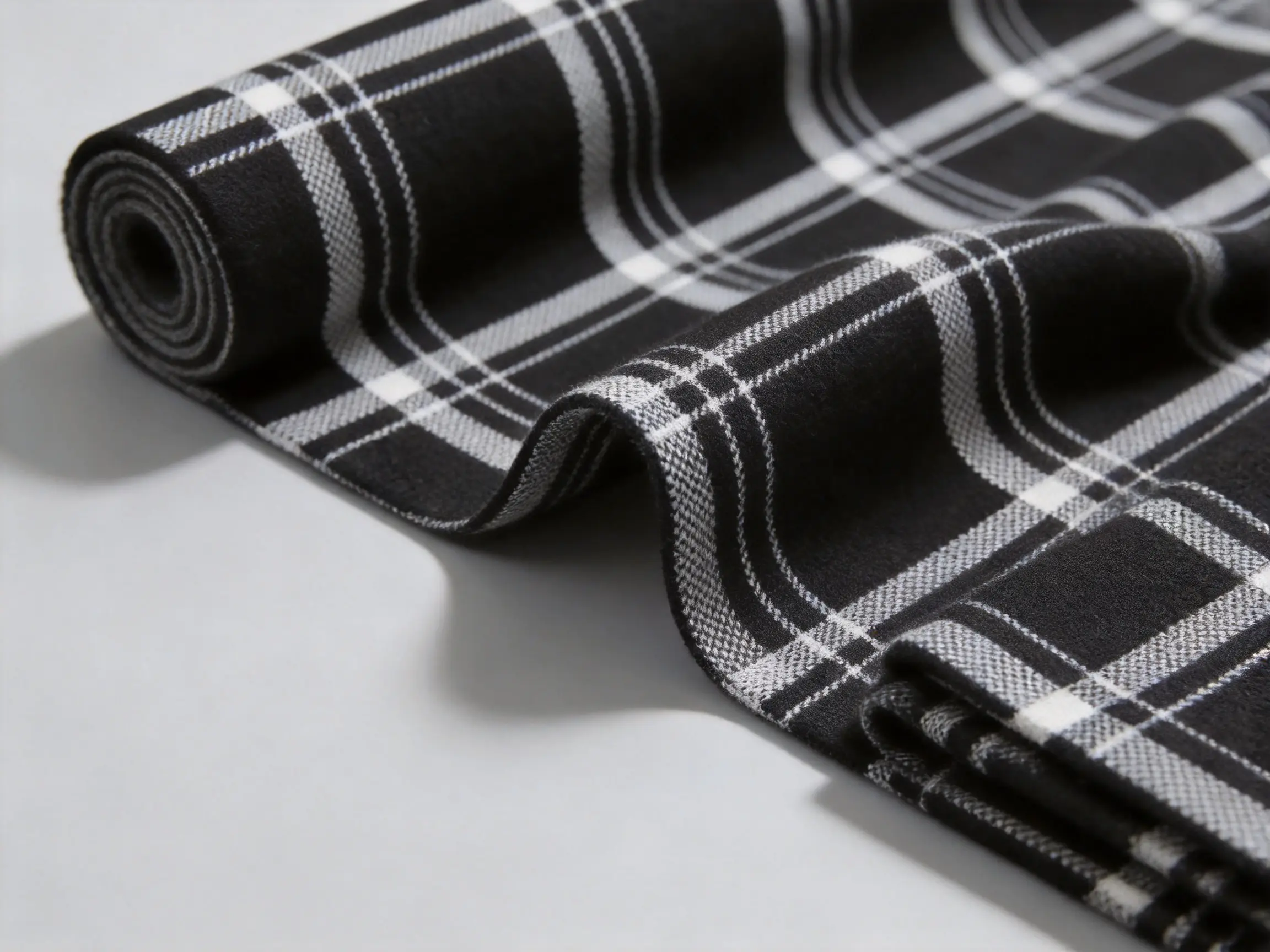Black and White Grid Knitted Jacquard Fabric: Design, Performance, and Manufacturing Excellence